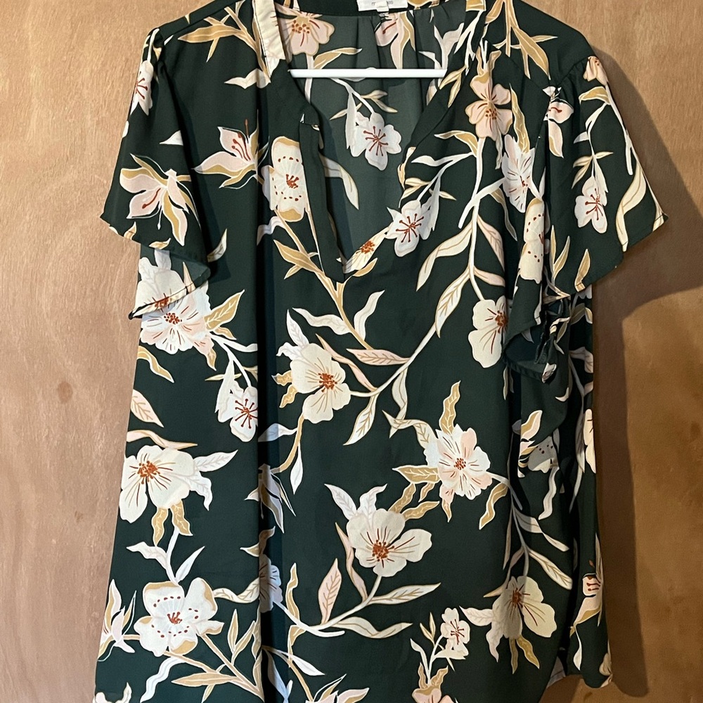 Maurices Green Floral Relaxed Short Sleeve Blouse with Notched Collar